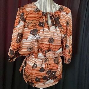 🌱🧹 5/$20 vintage bat wing tunic​​​​